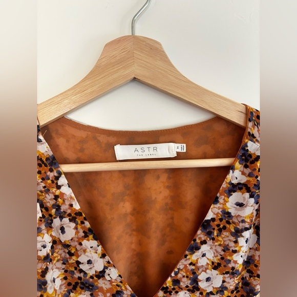 ASTR THE LABEL | women’s floral smocked longsleeve | size m - Picture 3 of 8
